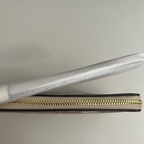 Coach Corner Zip Wristlet In Signature Canvas With Floral Print - Picture 3 of 3